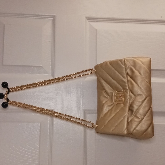 Badgley Mischka gold purse with heavy goldtone chain strap - Picture 1 of 4